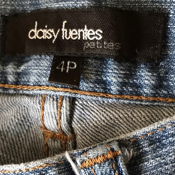 Daisy Fuentes boot cut naturally distressed clean worn jeans - Picture 9 of 9